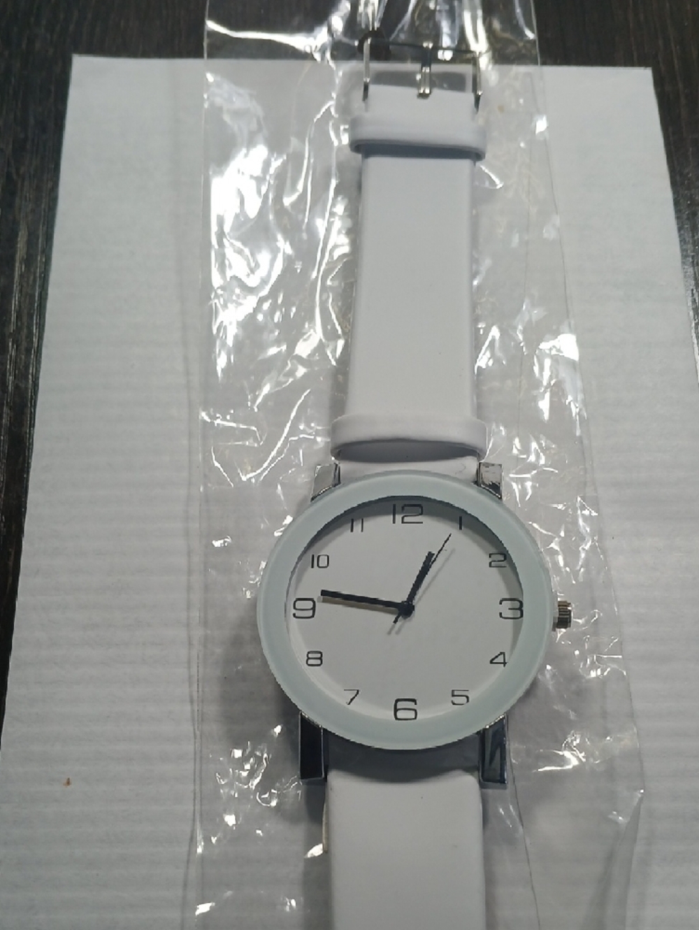 Minimal White Silicone Strap Watch - Picture 5 of 6